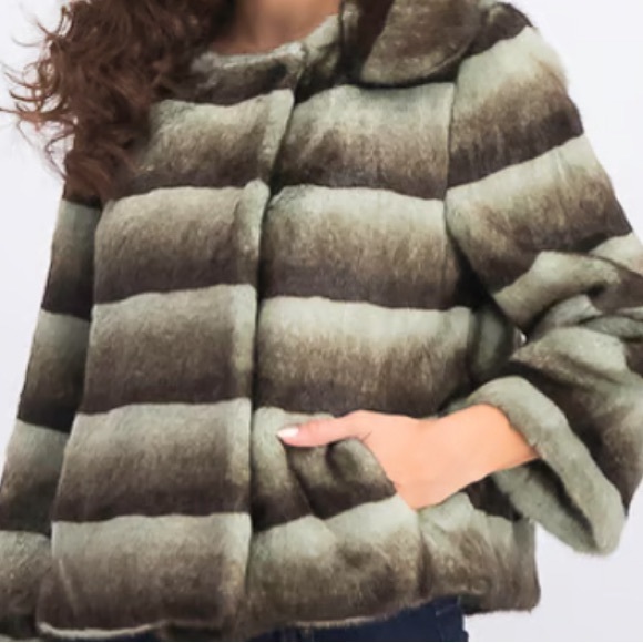 Calvin Klein ladies Faux Fur Stripe Jacket, Grey ombré size L Never worn v - Picture 2 of 9